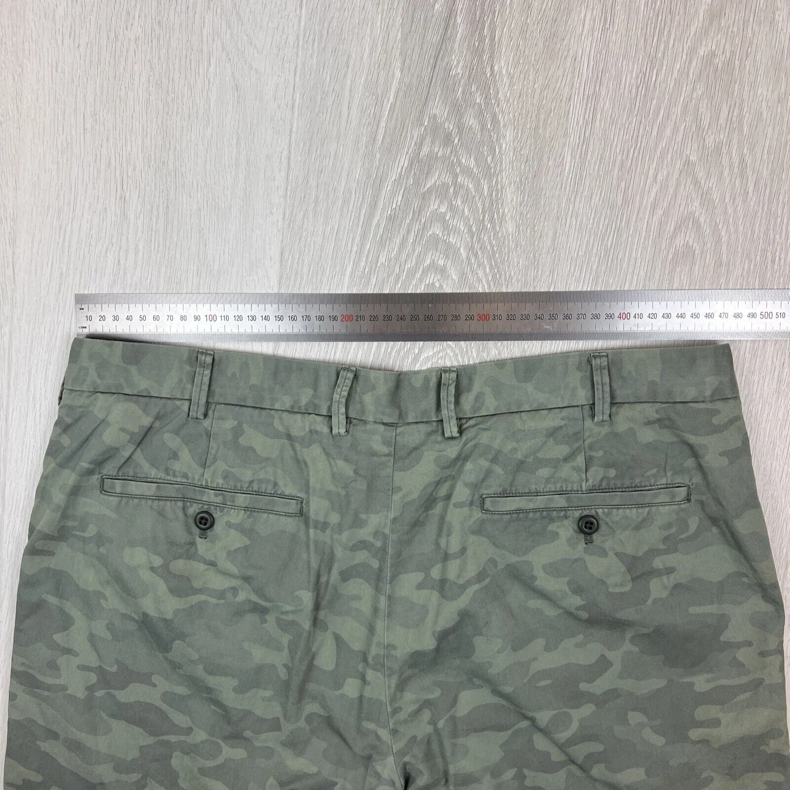 Uniqlo Mens Green Camouflage Chino Shorts Size XL
