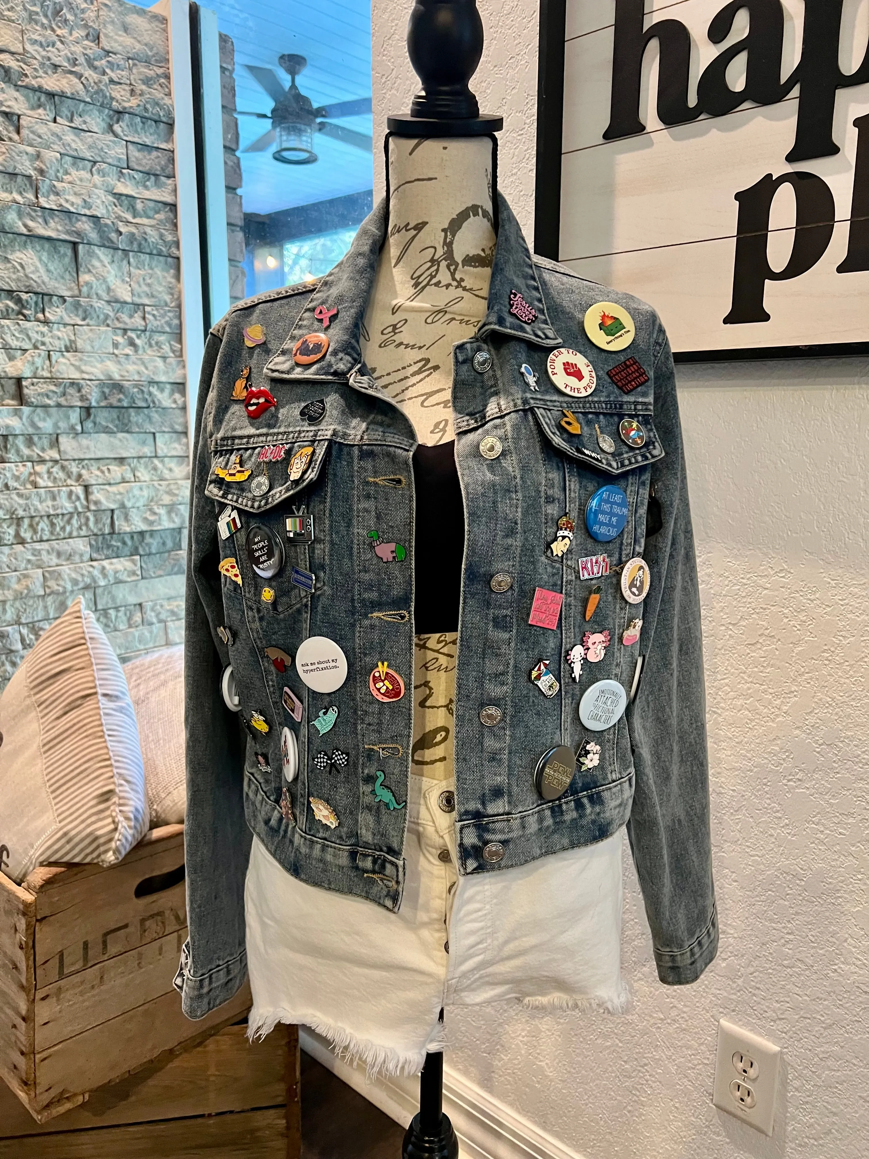 Upcycled “50” Pins Demin Jacket