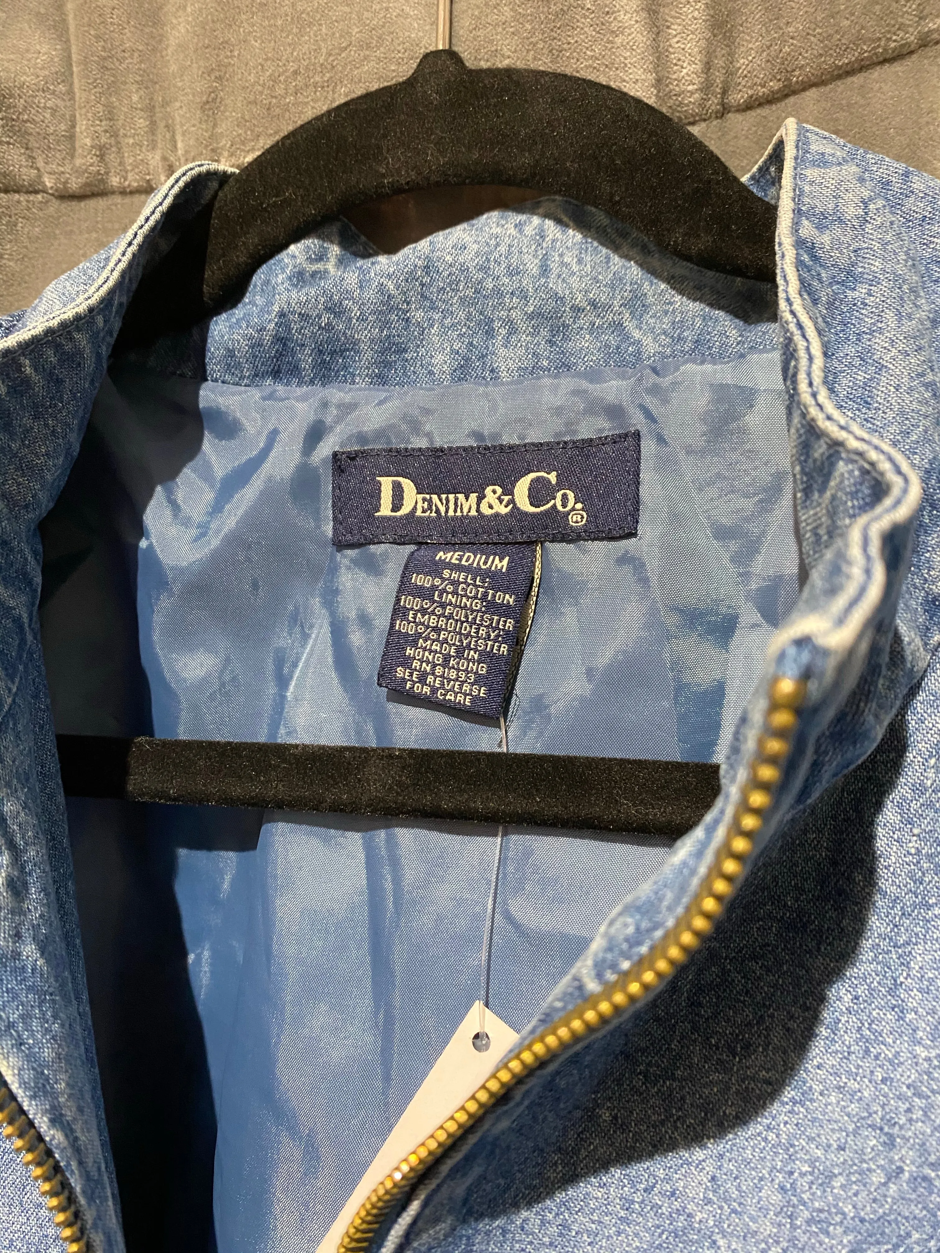 Vintage: Light Denim midi jacket with embroidered blue flowers
