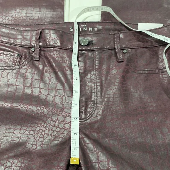 WHBM nwt skinny jean snakeskin  print size 8 high waisted
