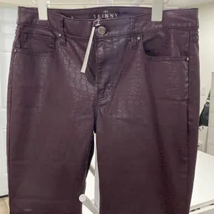 WHBM nwt skinny jean snakeskin  print size 8 high waisted