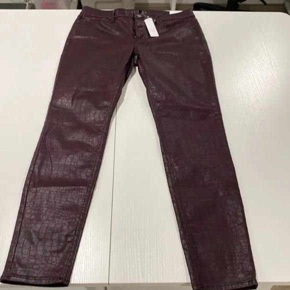 WHBM nwt skinny jean snakeskin  print size 8 high waisted