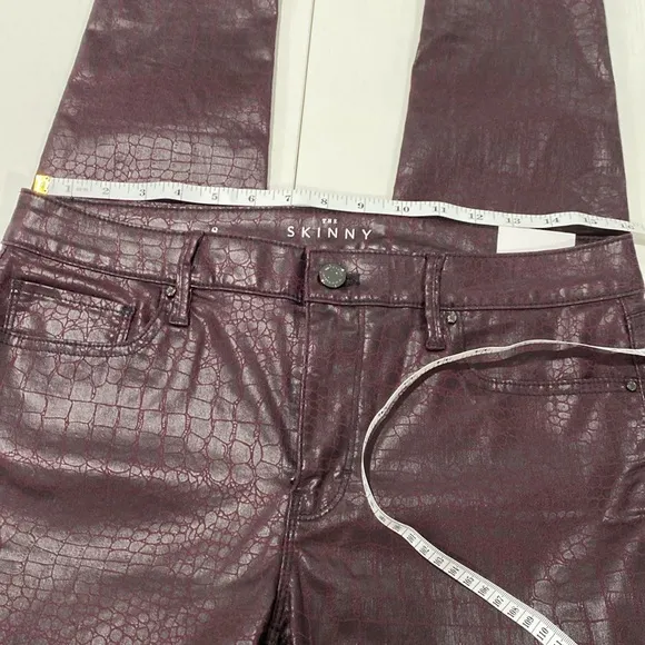 WHBM nwt skinny jean snakeskin  print size 8 high waisted